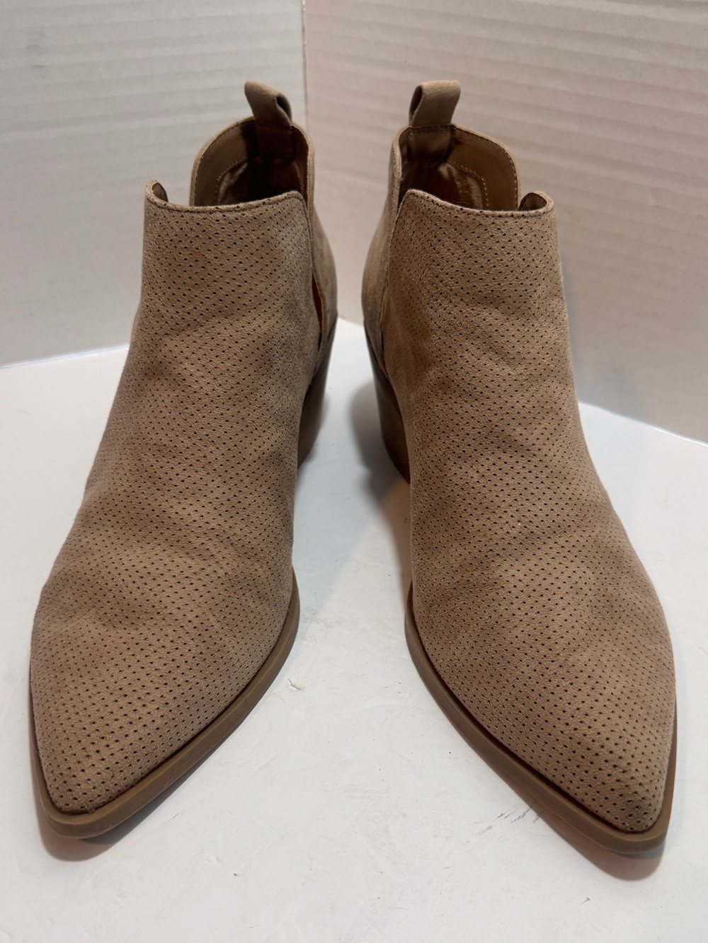 Universal Thread Perforated Pointed Toe Ankle Booties Taupe Block Heel Size 11